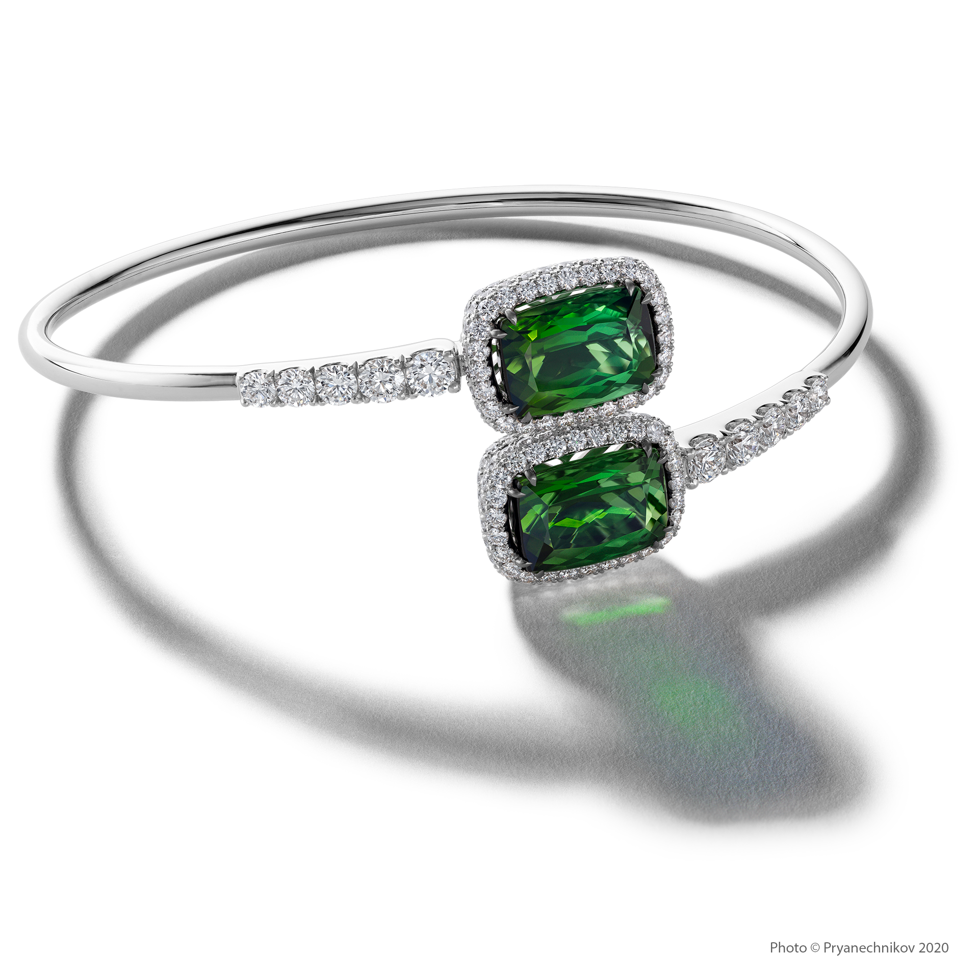 Рекламное фото ювелирных изделий и драгоценных камней. Precious Gems