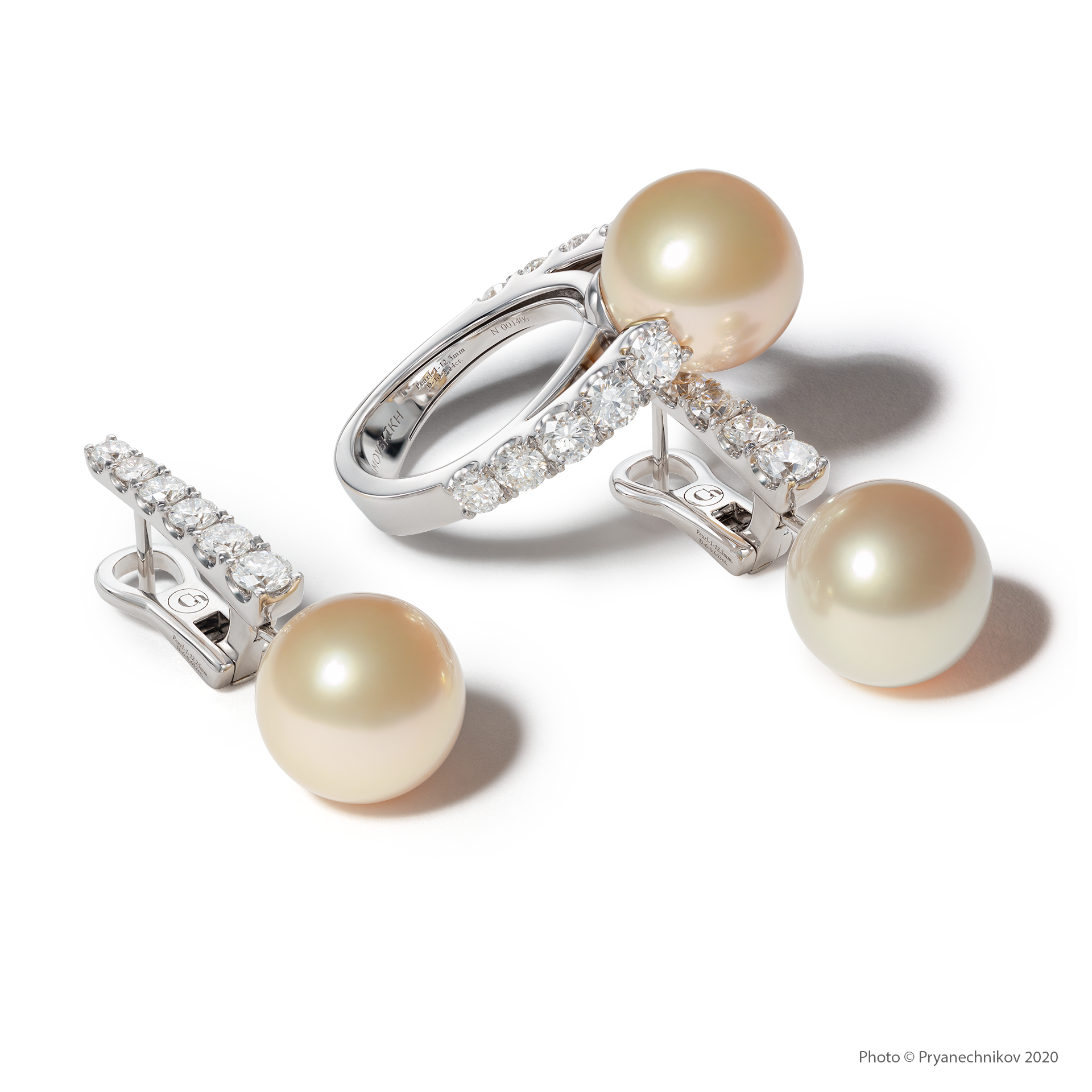 Рекламное фото ювелирных изделий с бриллиантами и драгоценными камнями