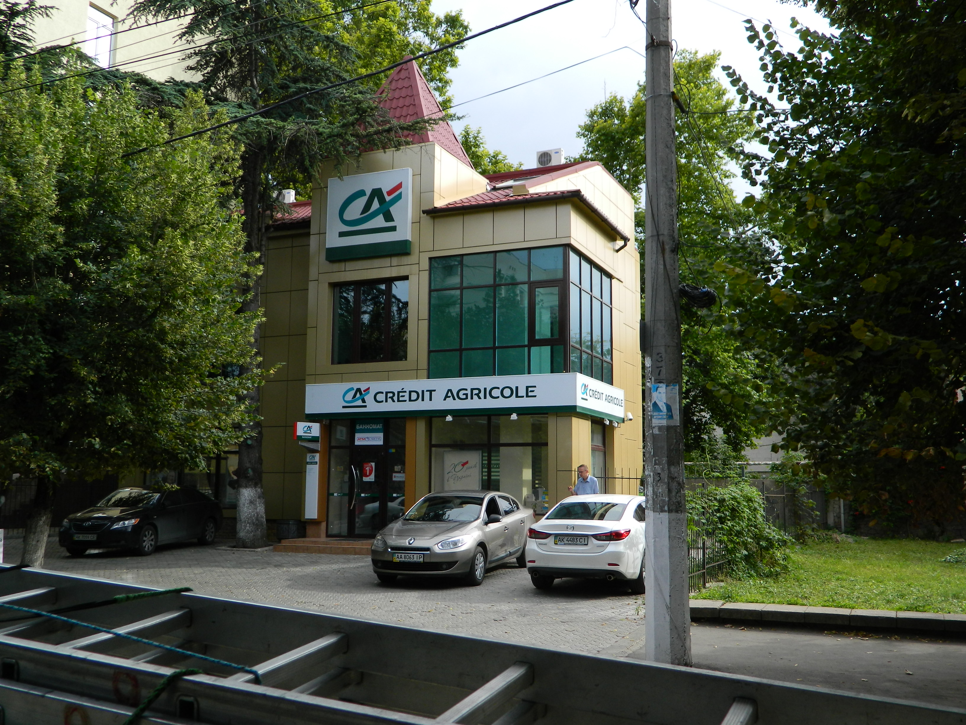 Входная группа и оформление фасада банка