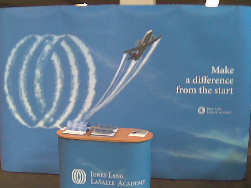 Стенд "Fly - Career" для JLL