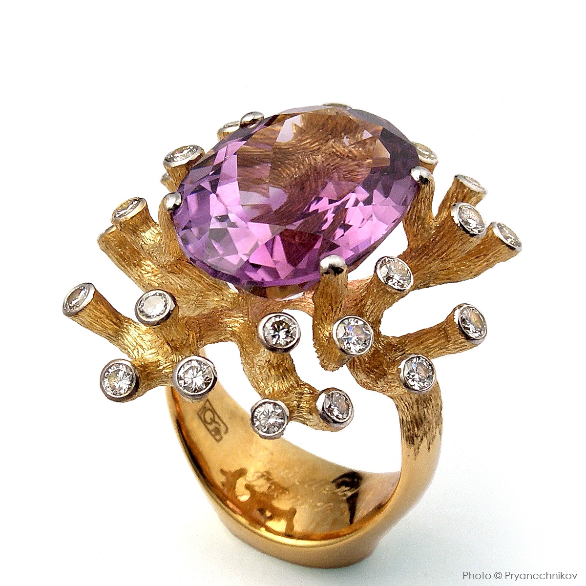 Фото ювелирных изделий из золота с бриллиантами и драгоценными камнями