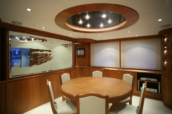 Столовая 30м яхте (принимал участие)