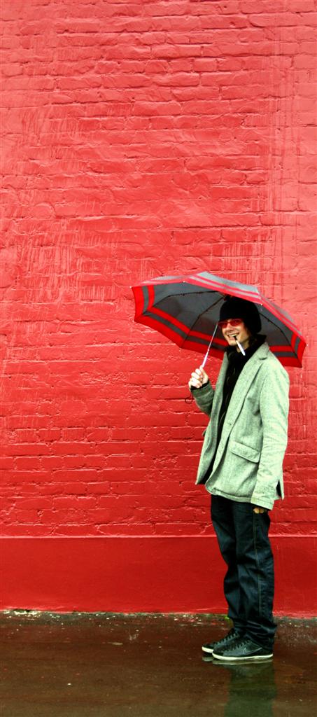 Кира в красном