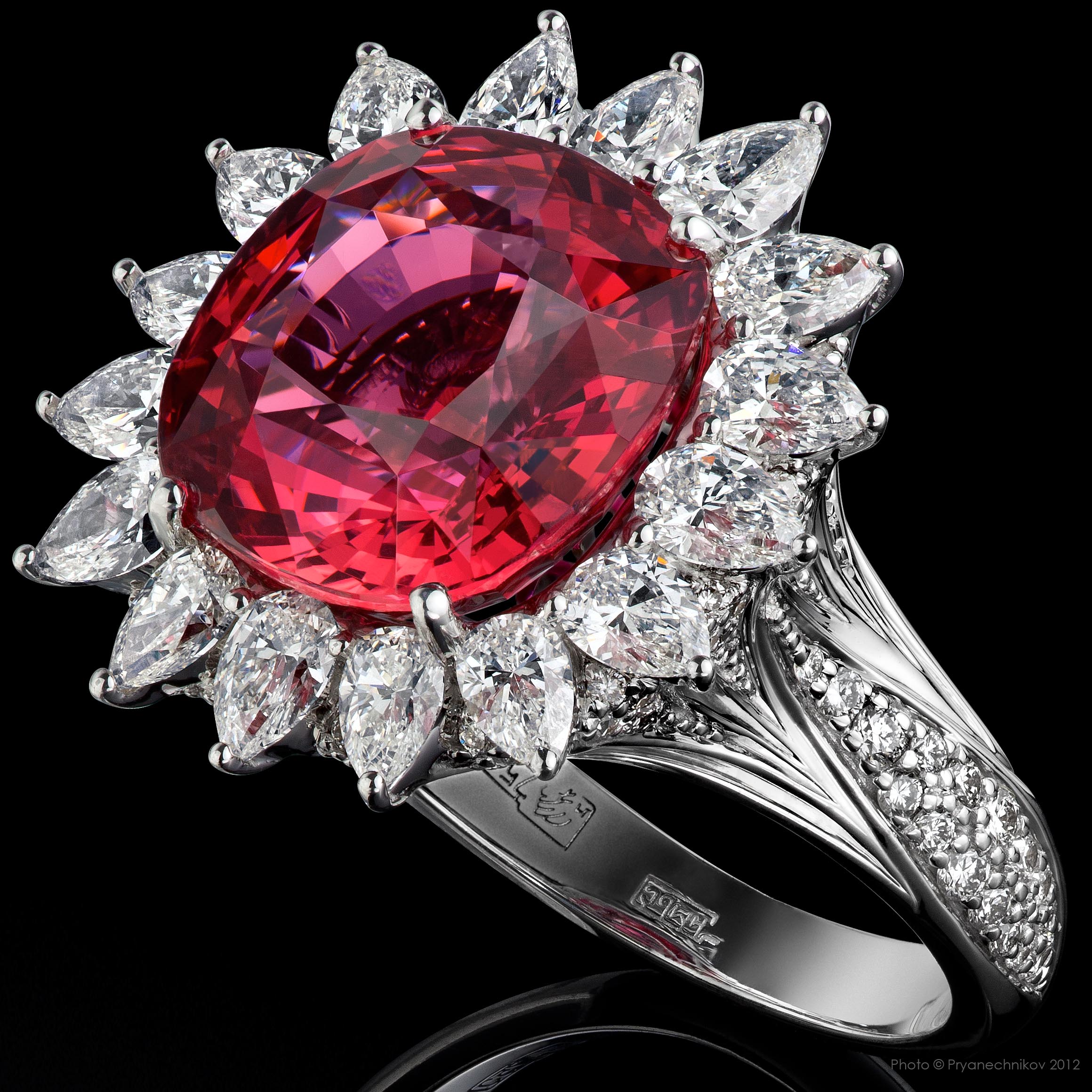 Фото ювелирных изделий из золота с бриллиантами и драгоценными камнями