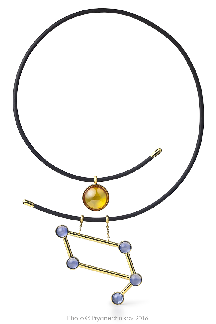 Рекламное фото ювелирных изделий с бриллиантами и драгоценными камнями