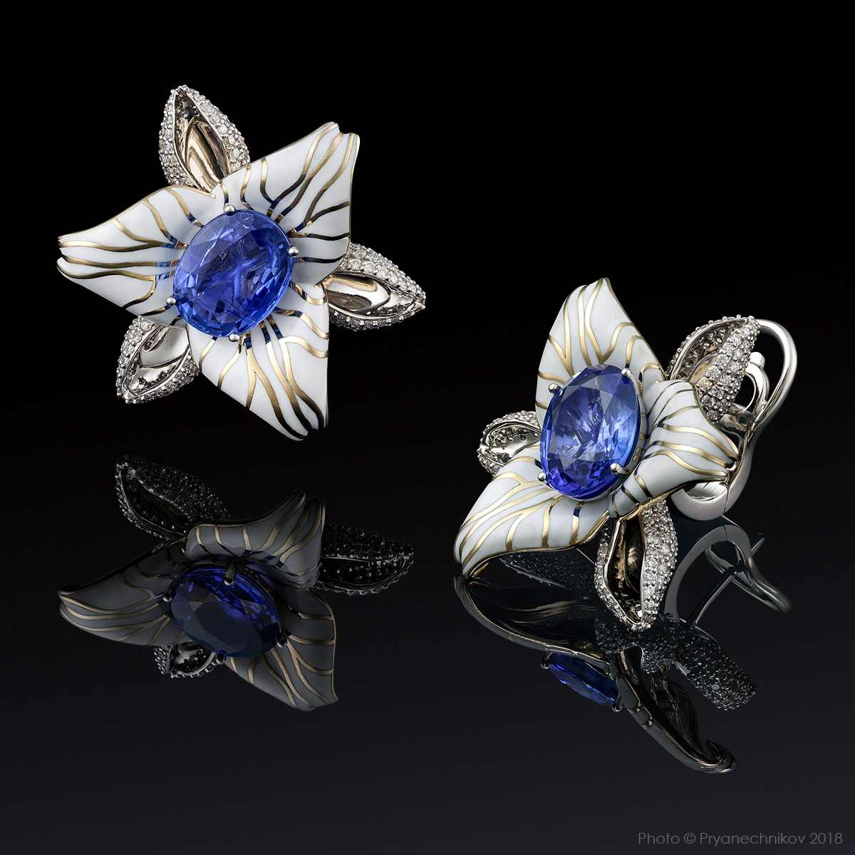 Рекламное фото ювелирных изделий с бриллиантами и драгоценными камнями