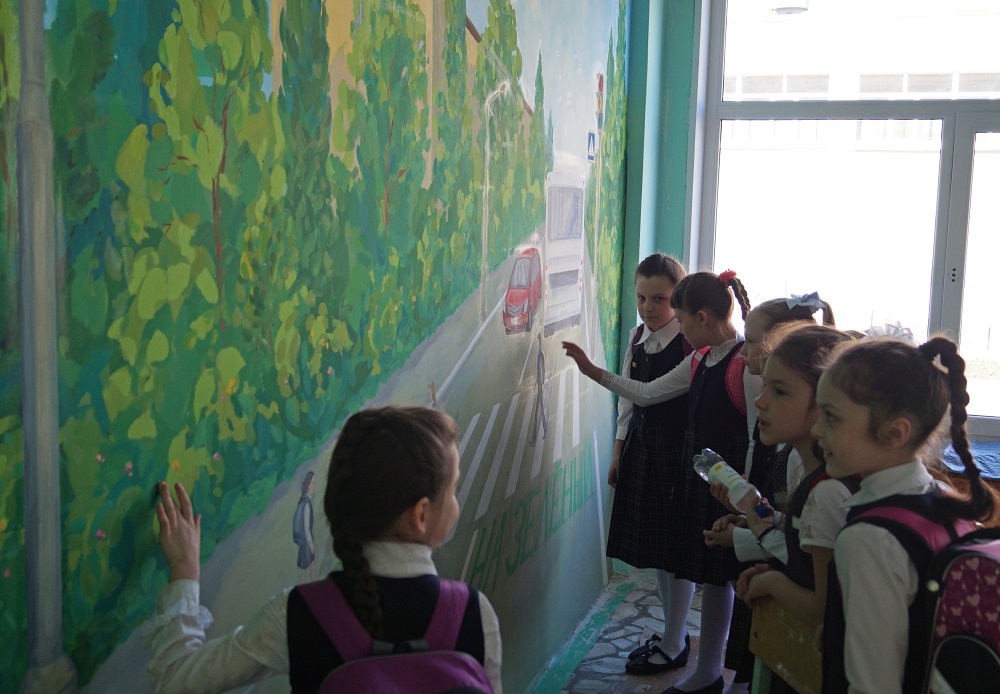 РОСПИСЬ В ЛИЦЕЕ "ПЕРЕХОДИ НА ЗЕЛЕНЫЙ"