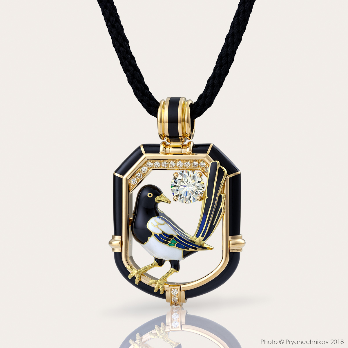 Фото ювелирных изделий с горячей эмалью и с бриллиантами 