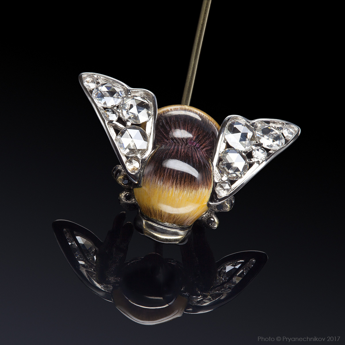 Фото ювелирных изделий с горячей эмалью и с бриллиантами