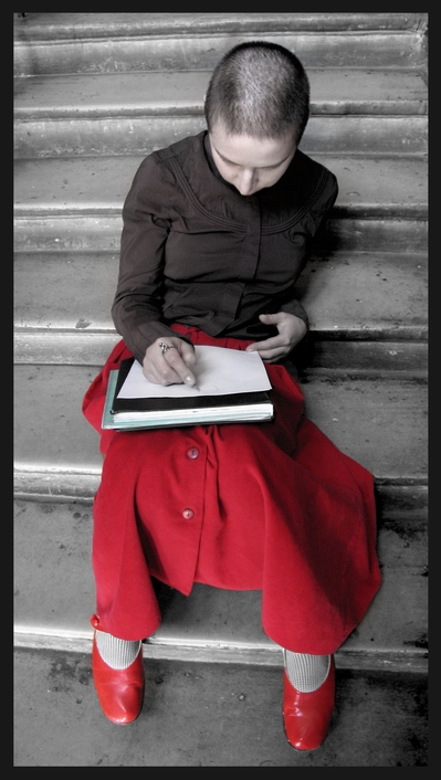 портрет на лестнице.