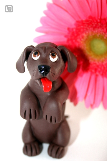 фигурка собаки "шоколадка- лабрадор".  Полимерная глина