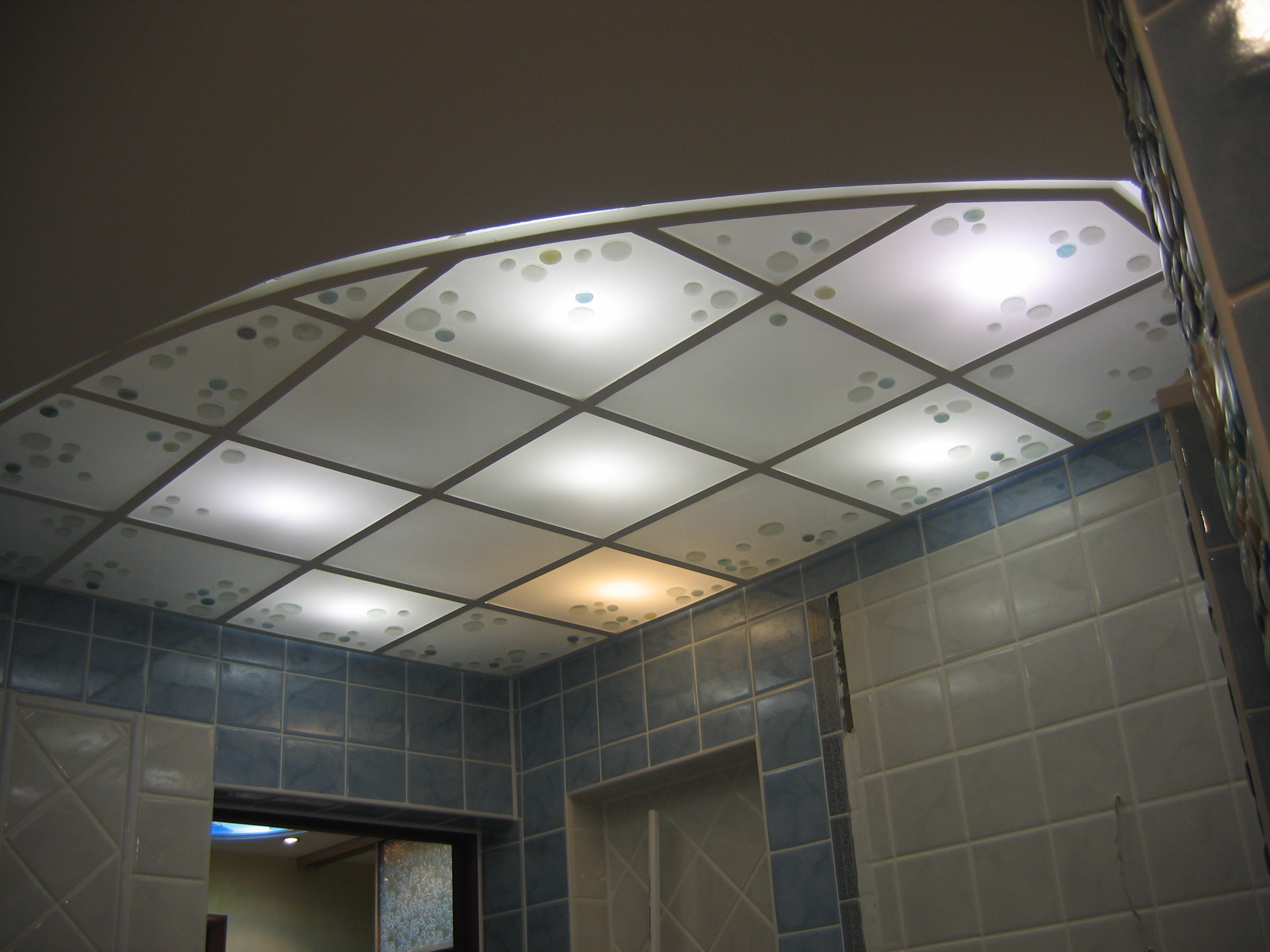 фьюзенги наклеены на пластиковые панели"морская тема"