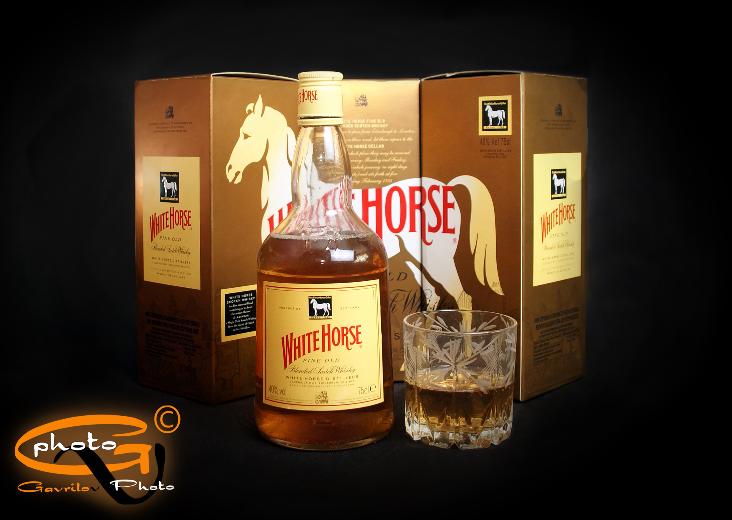 рекламная фото