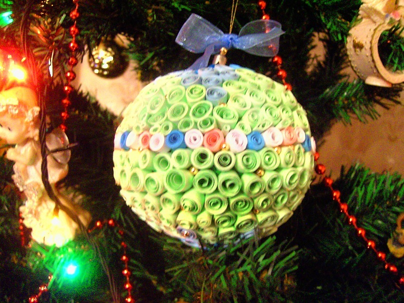 Ёлочная игрушка (квиллинг)