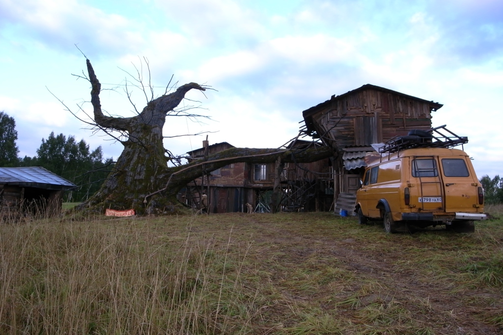 х/ф "Три дня с придурком" 2010 г. общий вид дома