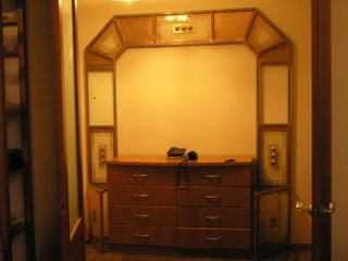 Оформление стены.