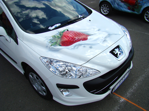 Клубника со сливками. Аэрография.