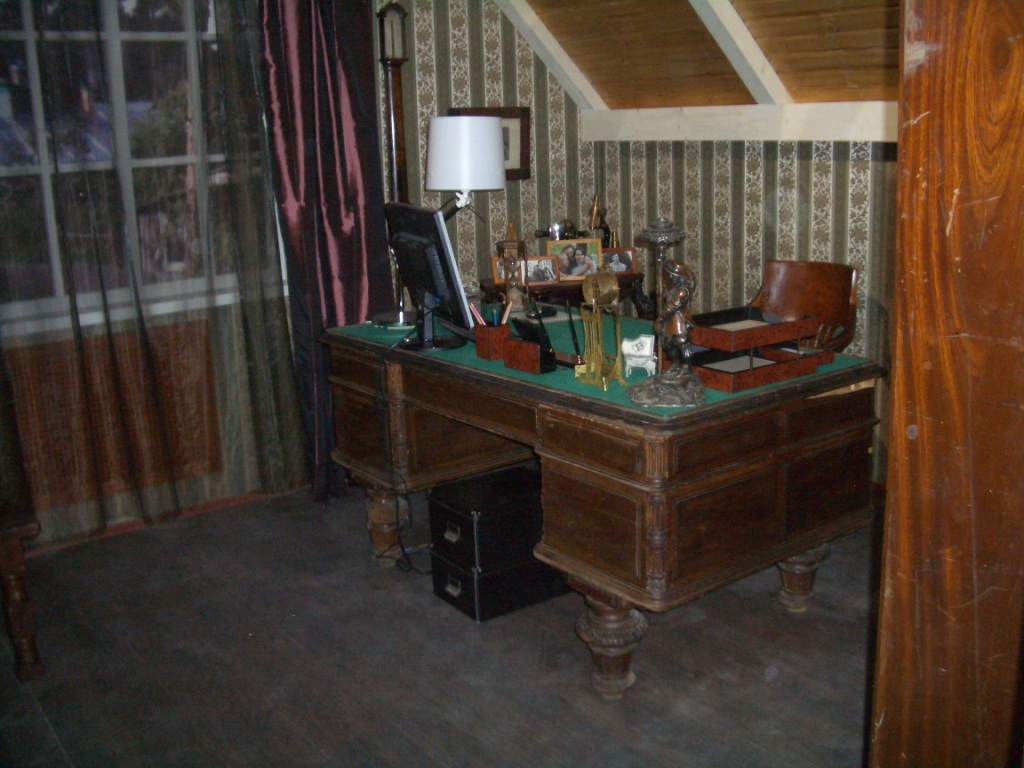 декорация для т/ф "Дыши со мной" дом Павловых 2 этаж кабинет