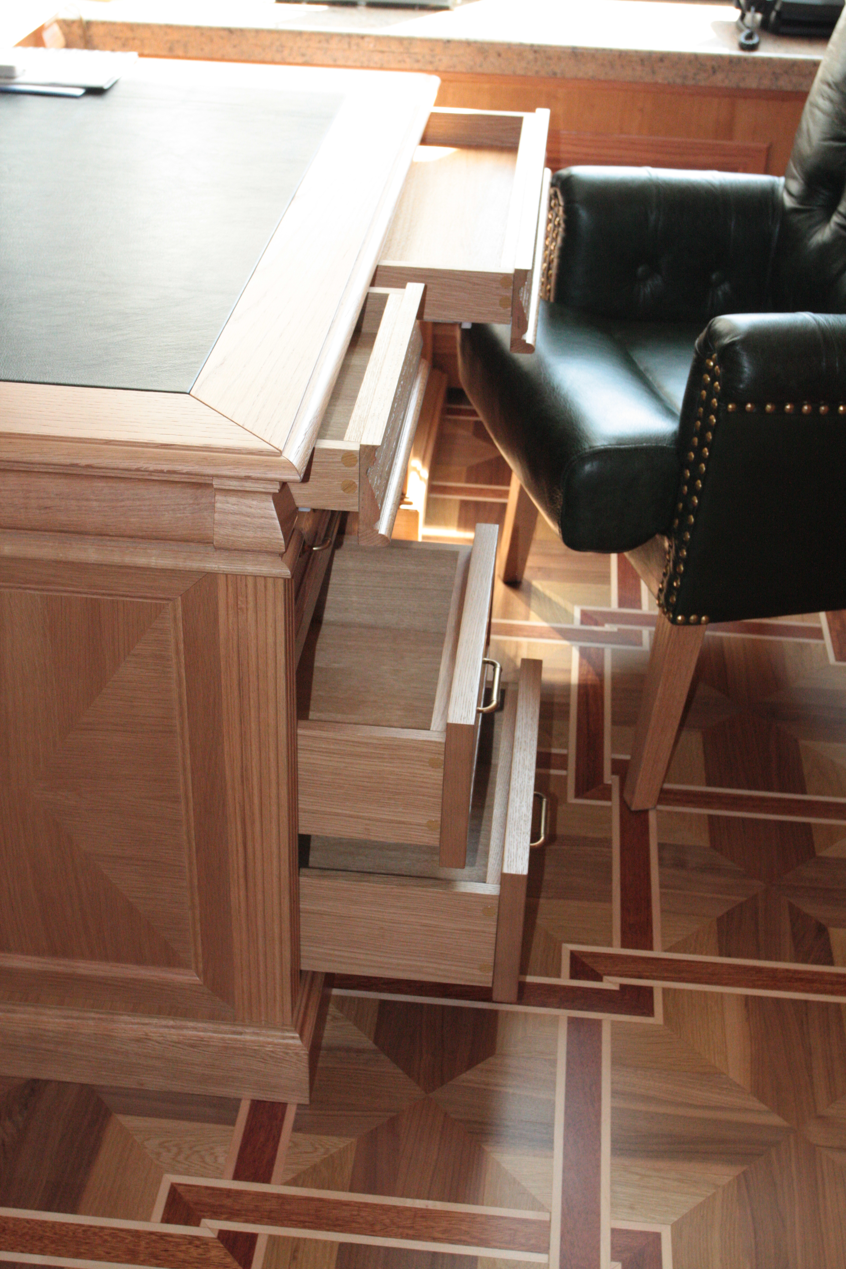 Кабинетный стол "Босс"