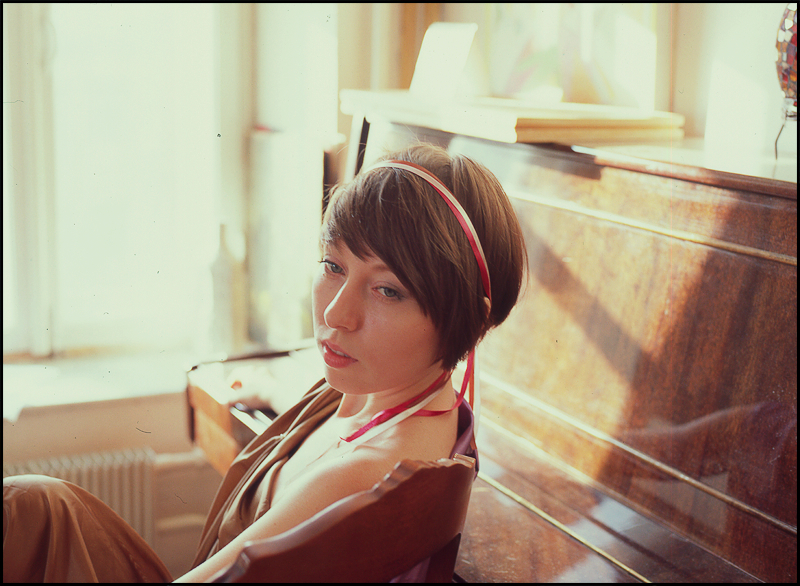 Греческая богиня и пианино 2