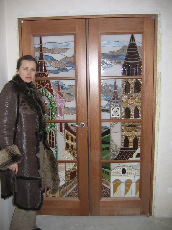 дверь декорированная цветным стеклом"фьюзинг"