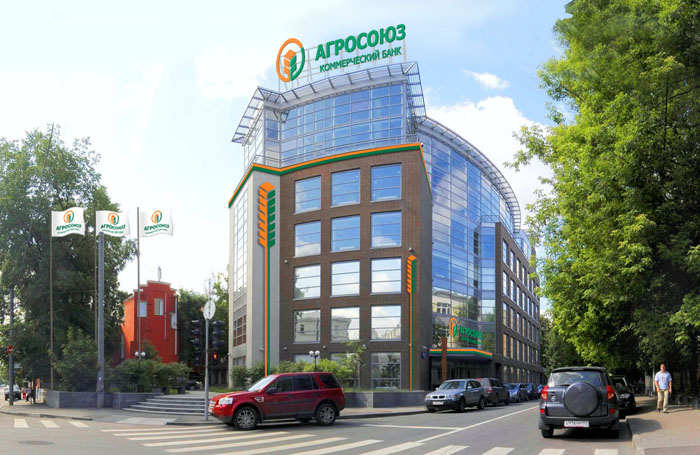 Комплексное оформление и подсветка здания, день