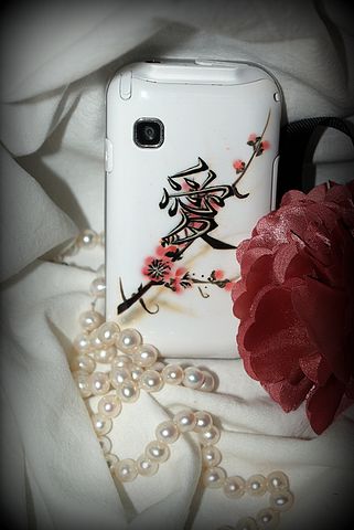 Иероглиф на ветке сакура