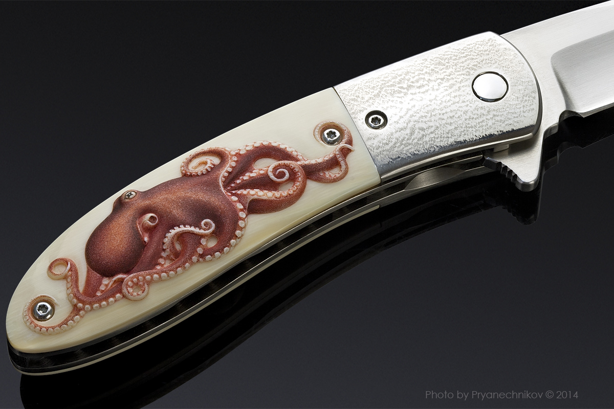Рекламное фото авторских ножей.