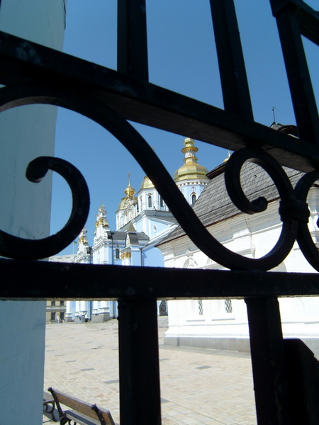 Киев. Сквозь ворота