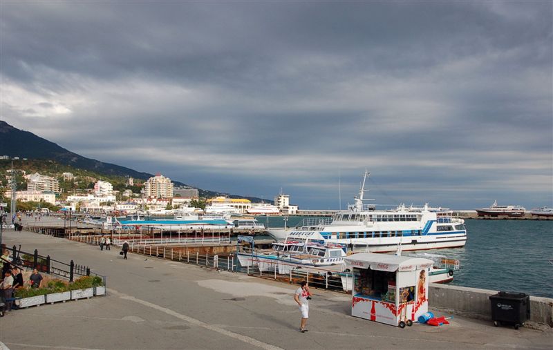 В Ялте осень...