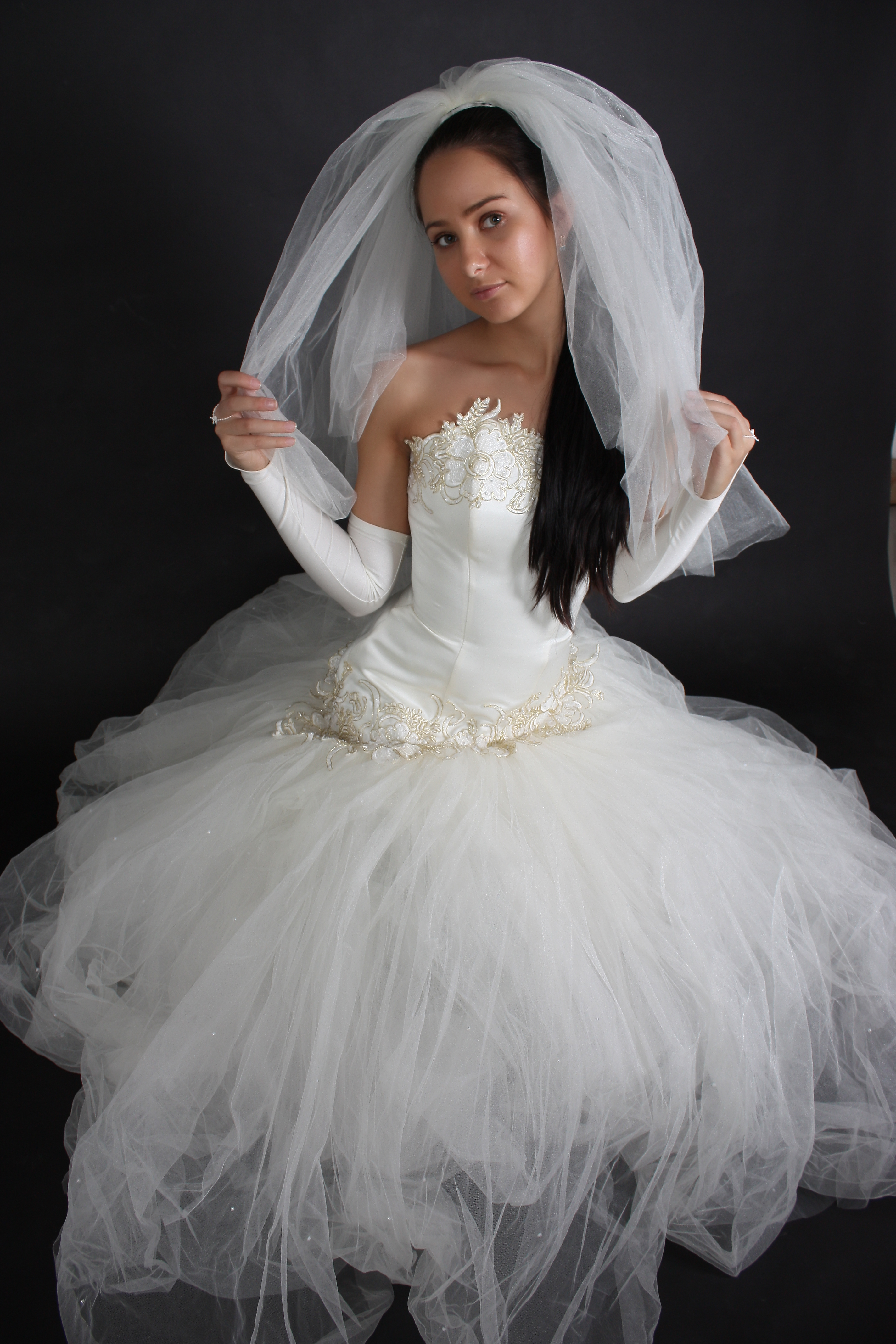 Ну блин, невеста!! почему обязательно название должно быть -_-