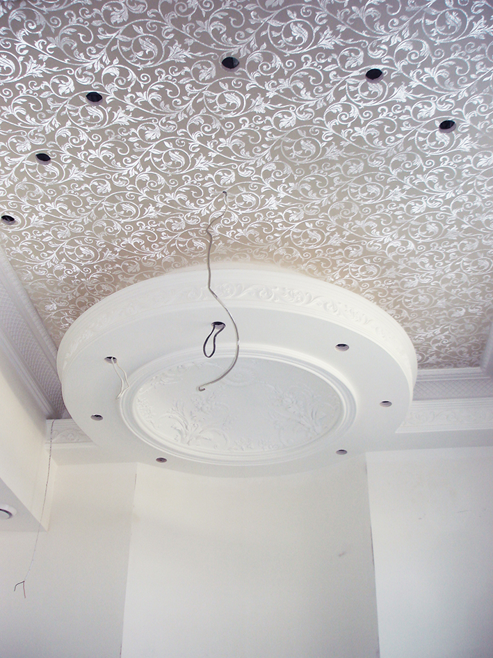 Трафарет на потолке