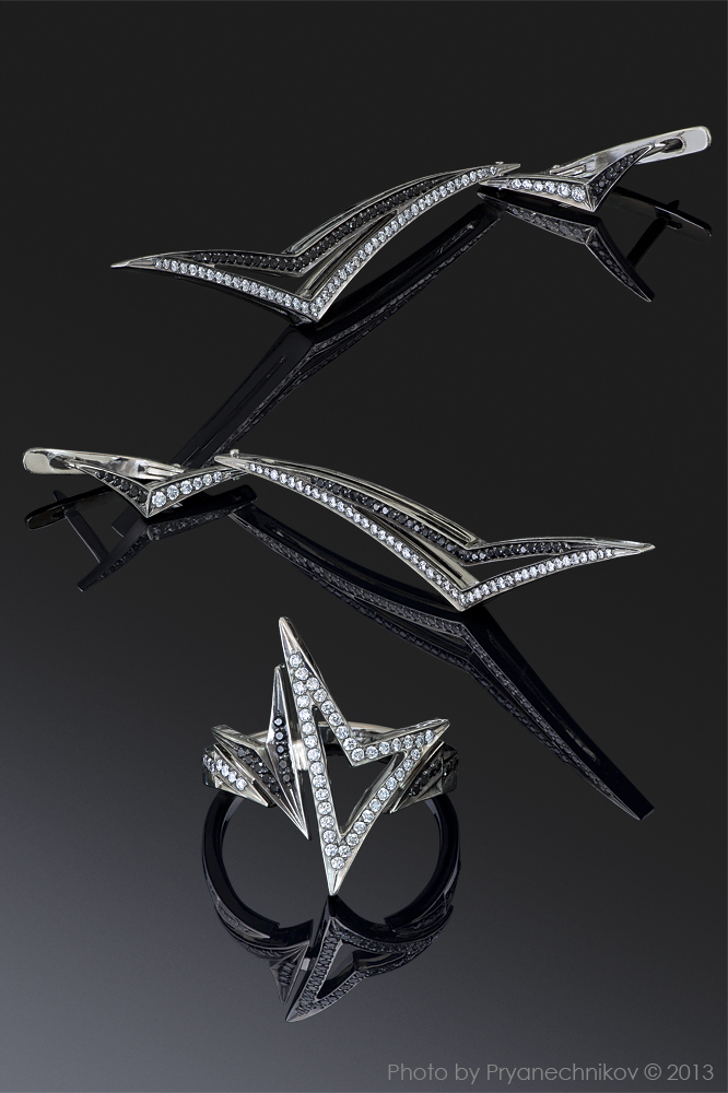 Фото ювелирных изделий с бриллиантам. Diamond Jewellery. Постер.