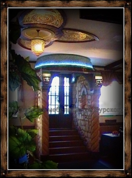 Дизайн и производство деревянной мебели под старину для кафе.