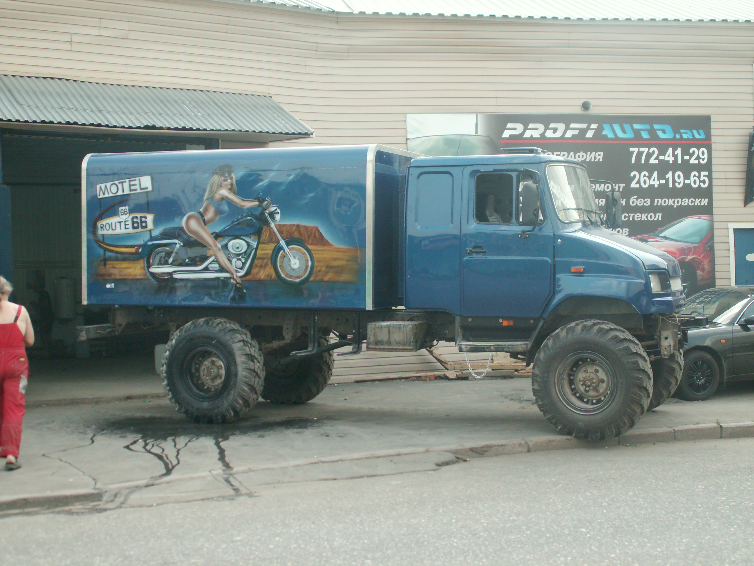 Бычок - джип в американской теме.